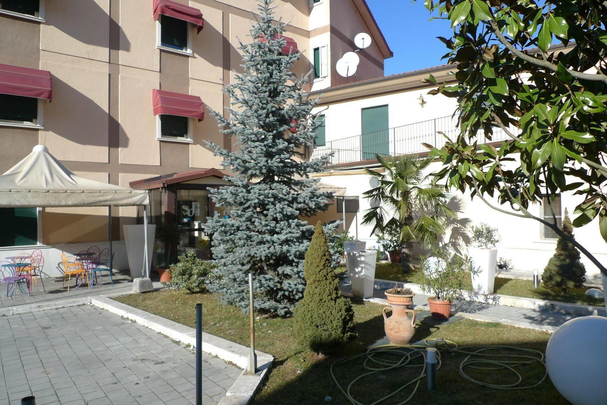 Hotel De Meis Capistrello Exteriér fotografie