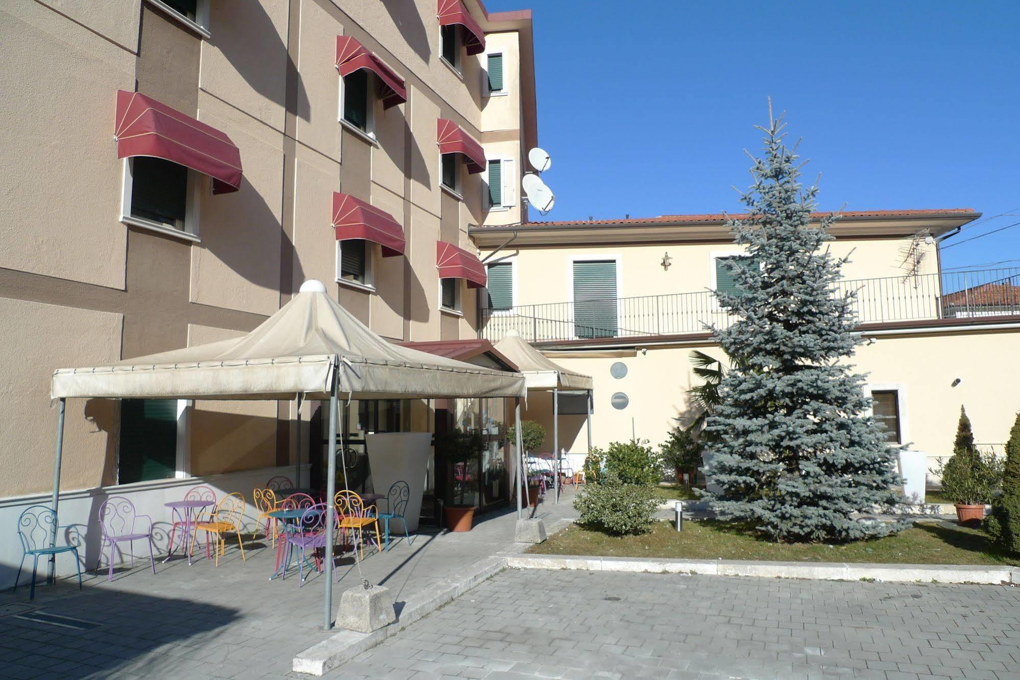 Hotel De Meis Capistrello Exteriér fotografie